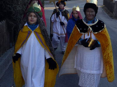 Sternsinger-auf-dem-Segensgang-in-Feldkirchen